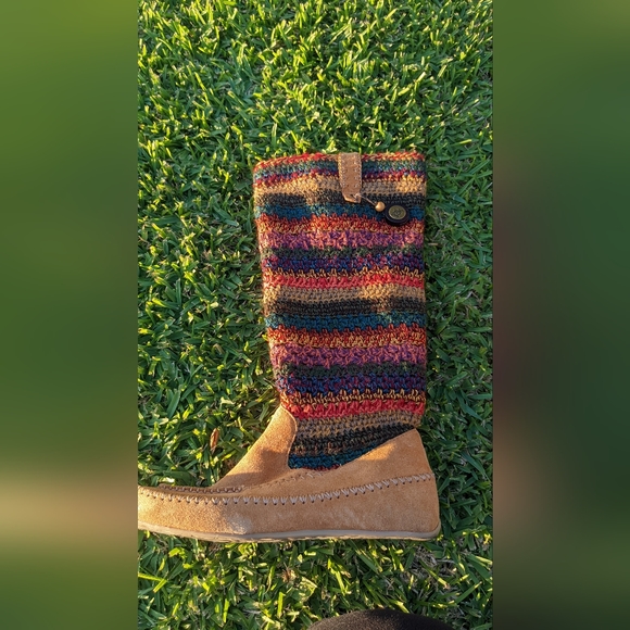 Beautiful the Sak moccasin boots, women/ girls size 6 - Picture 1 of 4